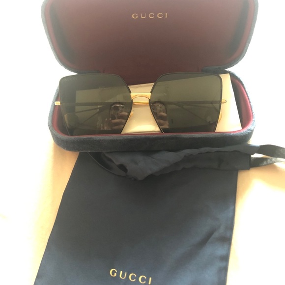 SOLD ✨Gucci Sunglasses - Picture 4 of 6